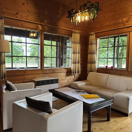 Blockhaus Mit Blick Auf Weide, Nyaraló Eschede