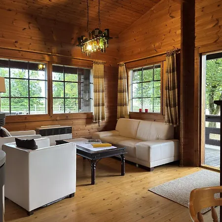 Blockhaus Mit Blick Auf Weide, Nyaraló *