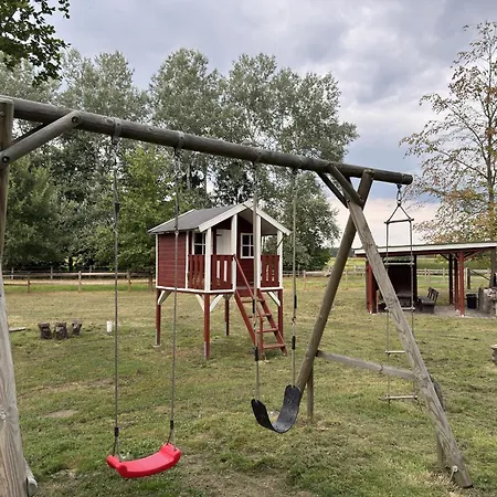 Blockhaus Mit Blick Auf Weide, *