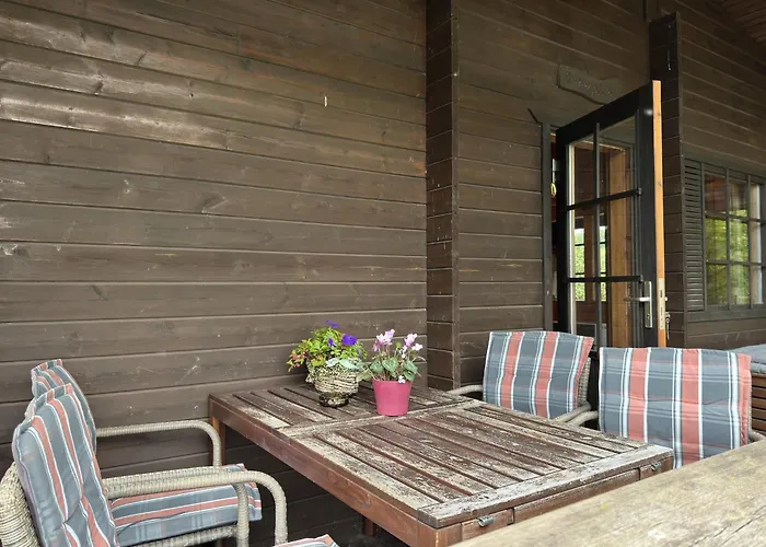 Blockhaus Mit Blick Auf Weide, *